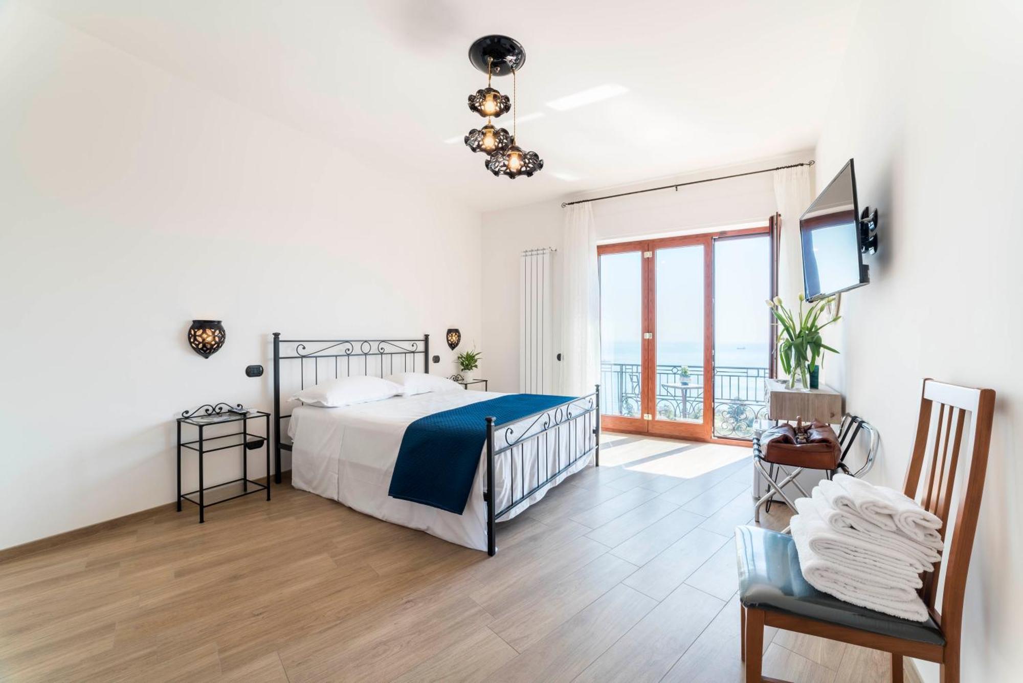 B&B Palazzo Pinto 2 Vietri Eksteriør billede